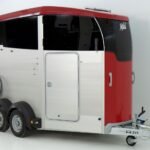 Ifor Williams Pferdeanhänger HBX 506|Sattelkammer|neues Modell|rot-Neu